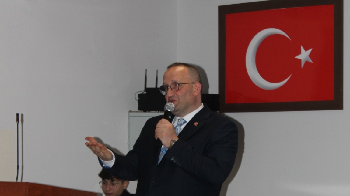 Trabzon X Haber Genel Yayın Yönetmeni Atakan KADIOĞLU Diksiyon ve etkili iletişim söyleşisi için  okulumuzu ziyaret etti